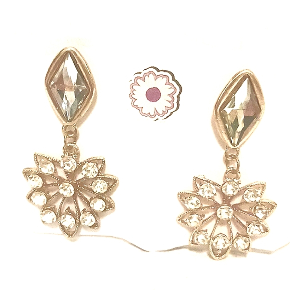 NWT BOUTIQUE GOLD PIERCED EARRINGS WITH CLEAR STONES